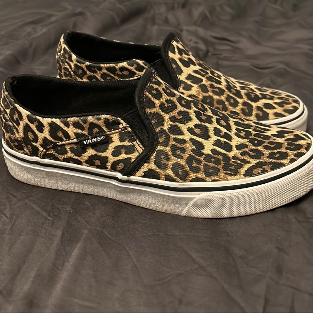 Vans leopard slip on women’s 6
